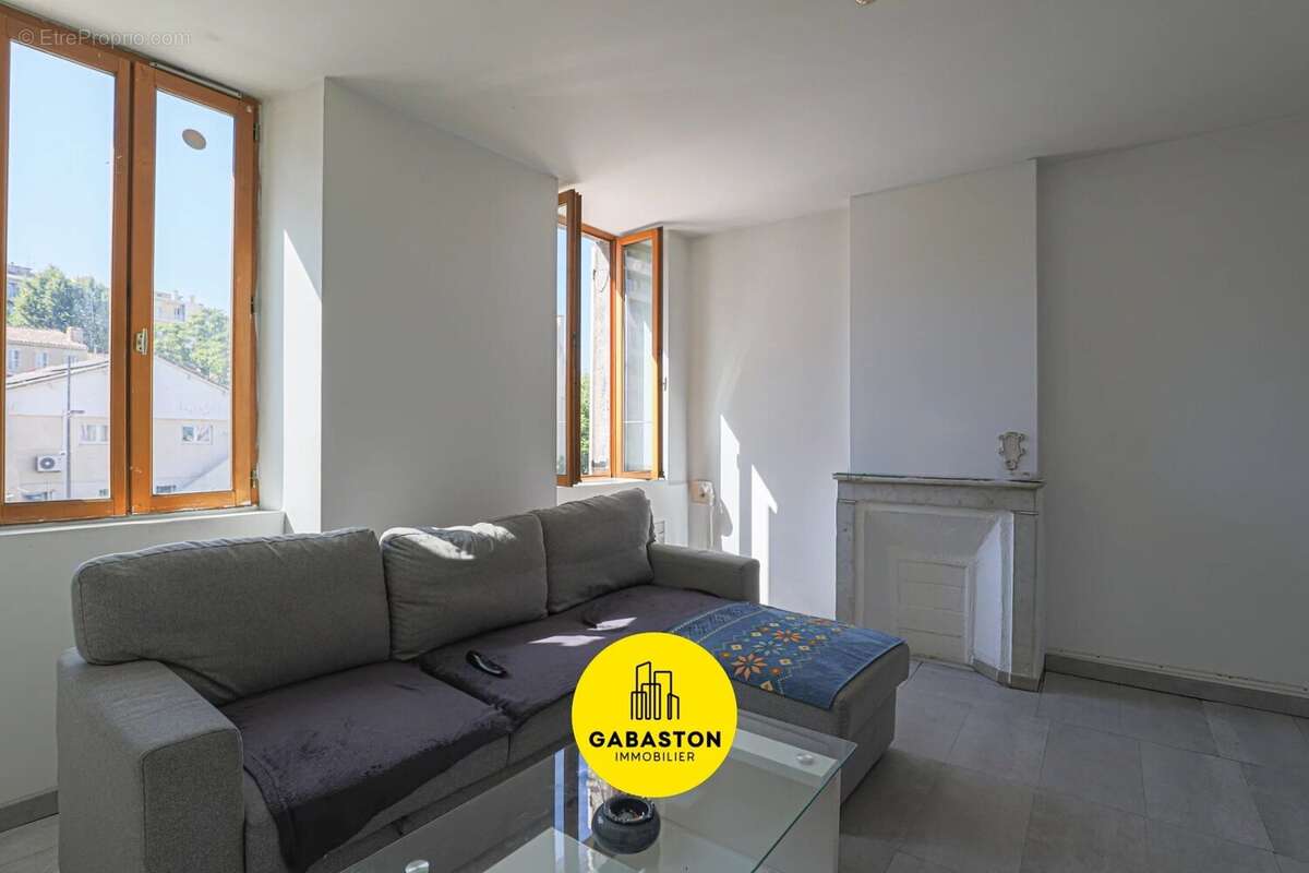 Appartement à MARSEILLE-4E