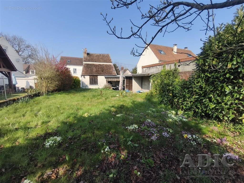 Maison à VER-SUR-LAUNETTE