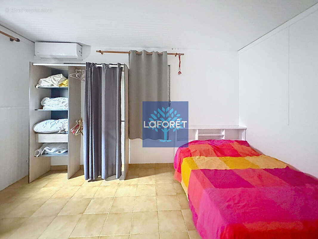 A vendre : Maison T6 sur deux niveaux au Lamentin - photo 10