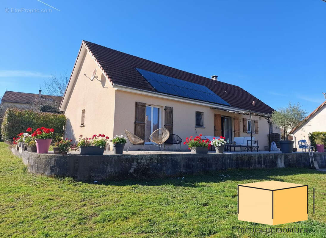 Maison à CHAZEY-BONS