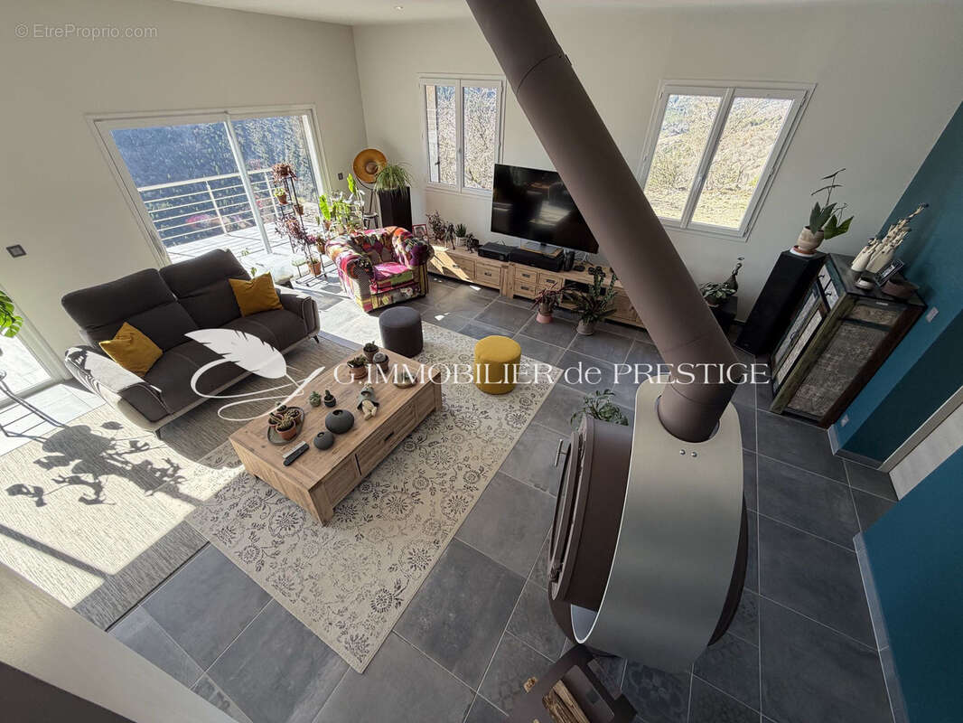 Maison à BEZAUDUN-SUR-BINE