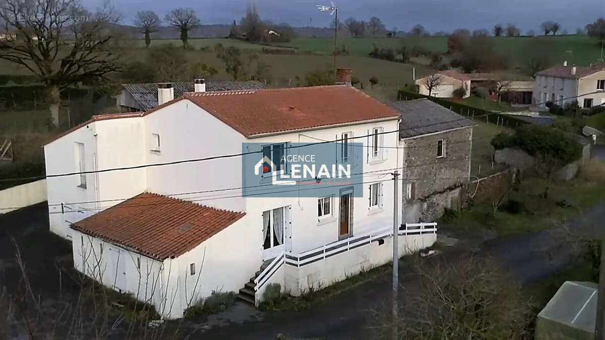 Maison à LA MEILLERAIE-TILLAY