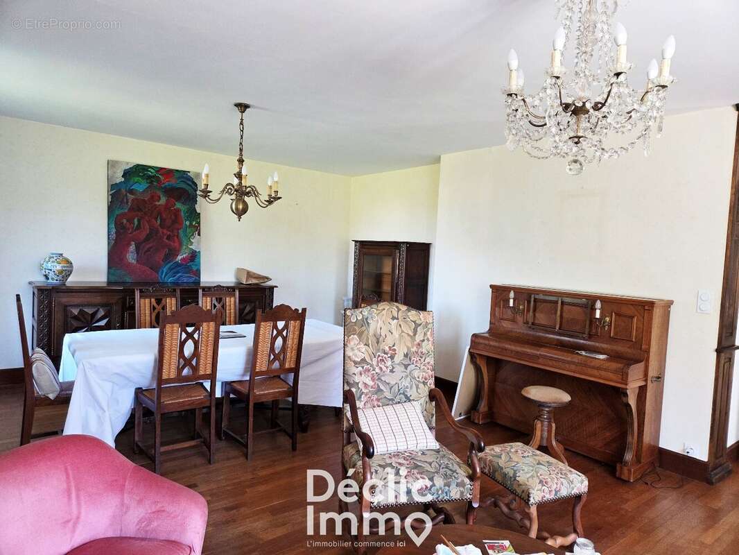 Maison avec studio indépendant et grandes dépendances  191 m² - photo 4