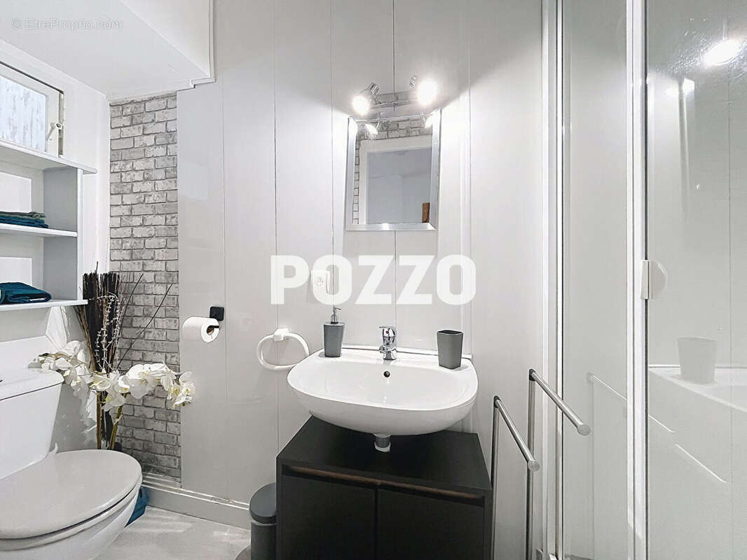 Maison 6 pièces à Genêts : 3 logements communicants avec beau potentiel locatif - photo 14
