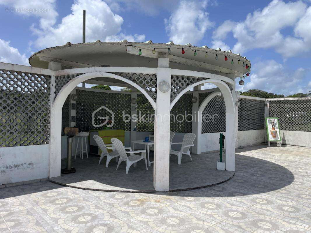 97310 – kourou – propriété d’exception sur 2,6 hectares – maison 5 pièces – piscine – suite parentale – 3 chambres de 21 m² avec - photo 12