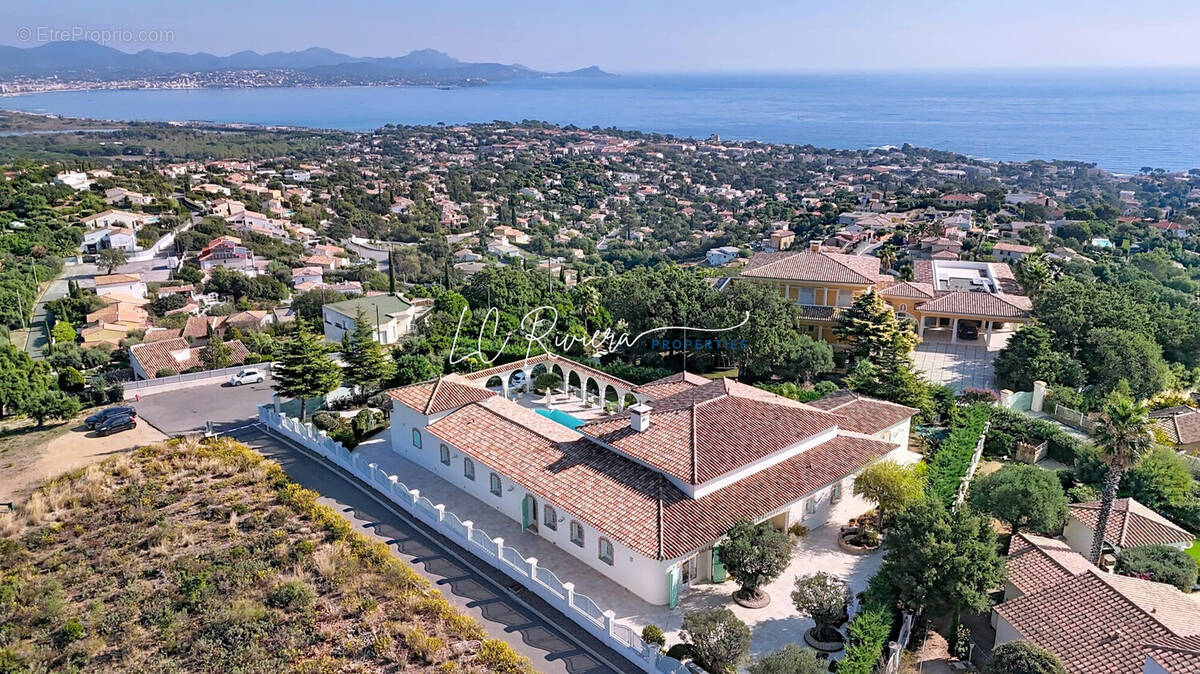 Maison à ROQUEBRUNE-SUR-ARGENS