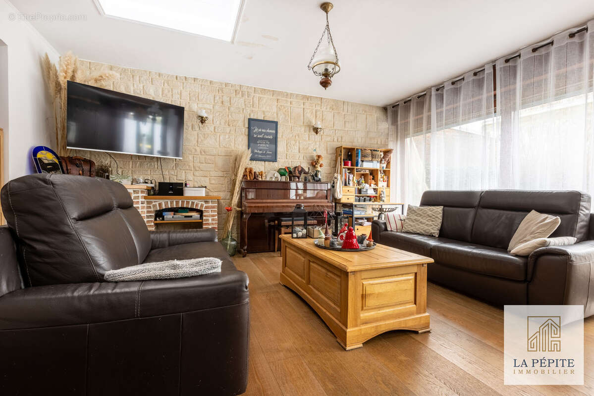 Maison à QUIEVRECHAIN