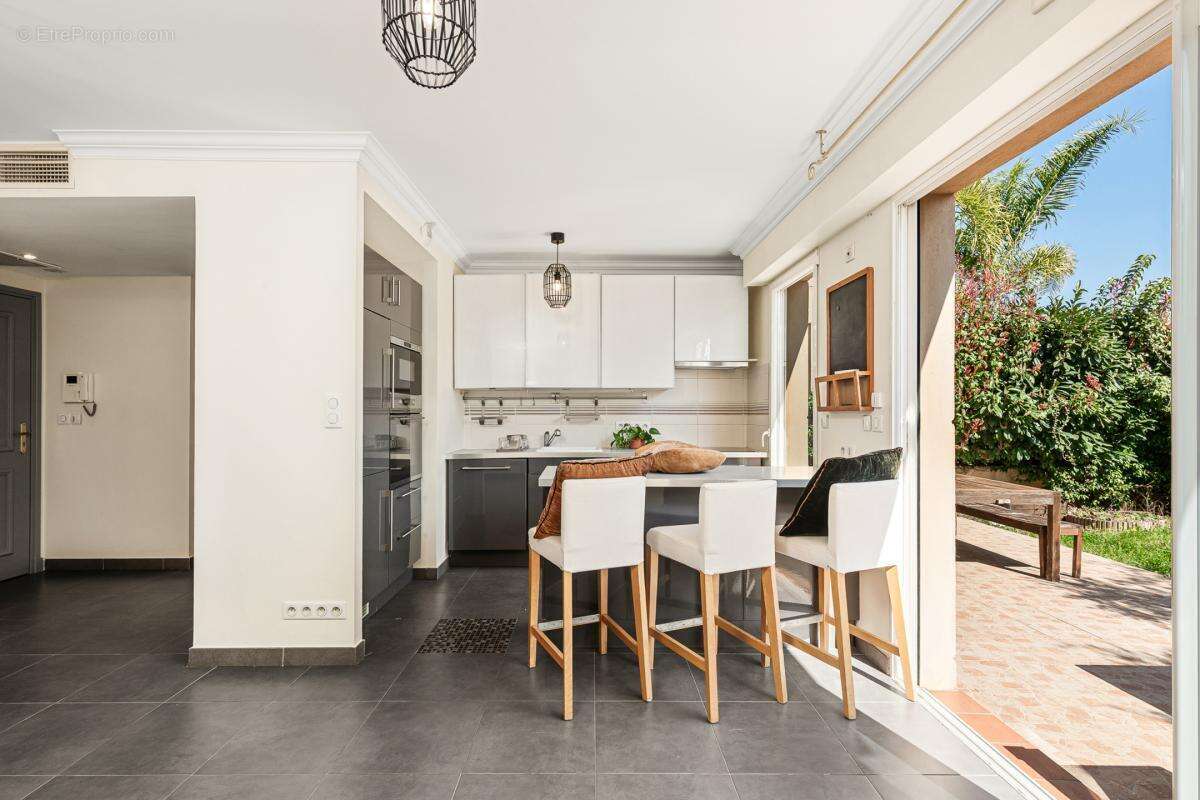 Appartement à MANDELIEU-LA-NAPOULE
