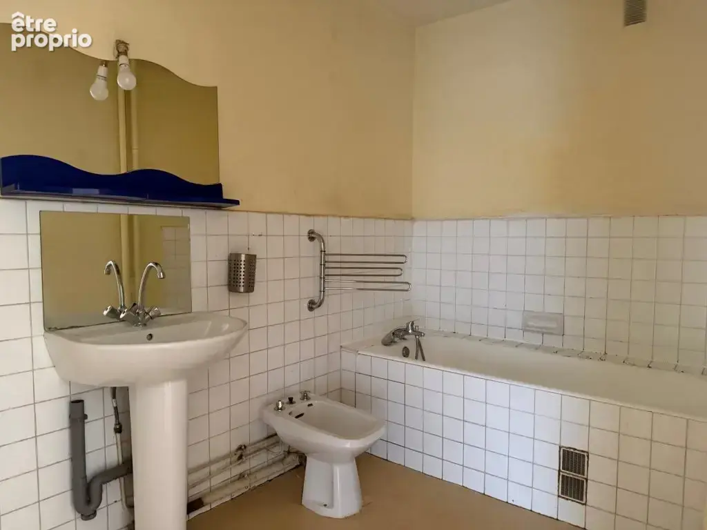 LYON 4 - Secteur Clos Jouve - T3 de 77m² à rénover - photo 8