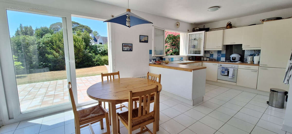 Fouesnant, Jolie maison de 4 chambres, sur un beau terrain arboré de 2000 m² ! - photo 7