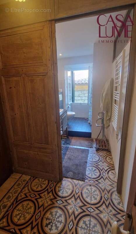 F6 de 125 m² + Studio de 28 m² + caves - photo 8