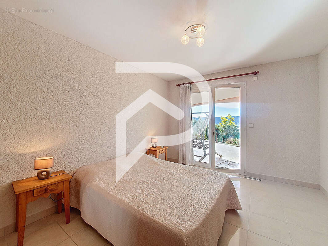 Maison à vendre Villeneuve De Berg 4 pièce(s) 230 m2 - photo 8