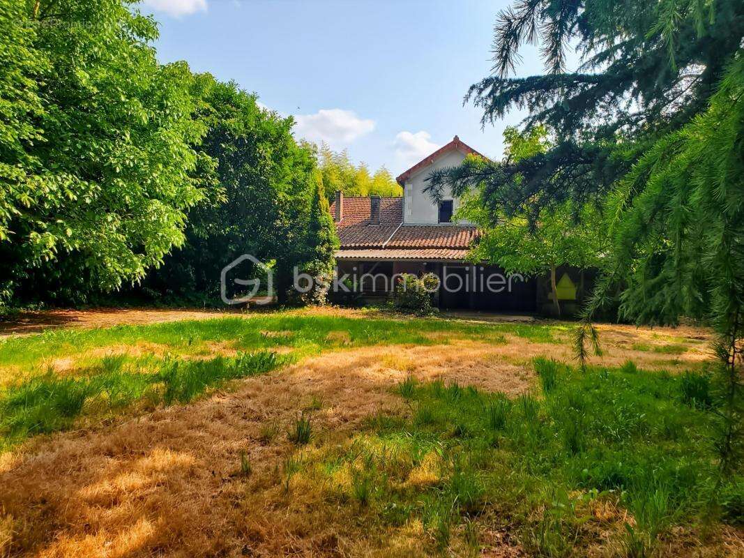 Maison à MAIRE-LEVESCAULT