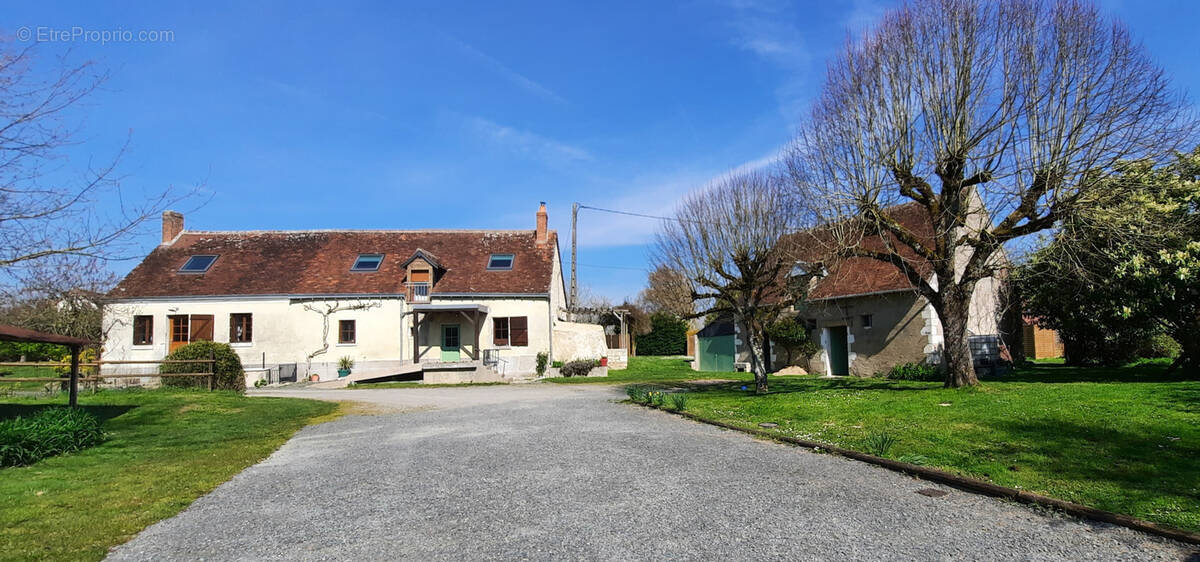 Maison à LA CHAPELLE-BLANCHE-SAINT-MARTIN