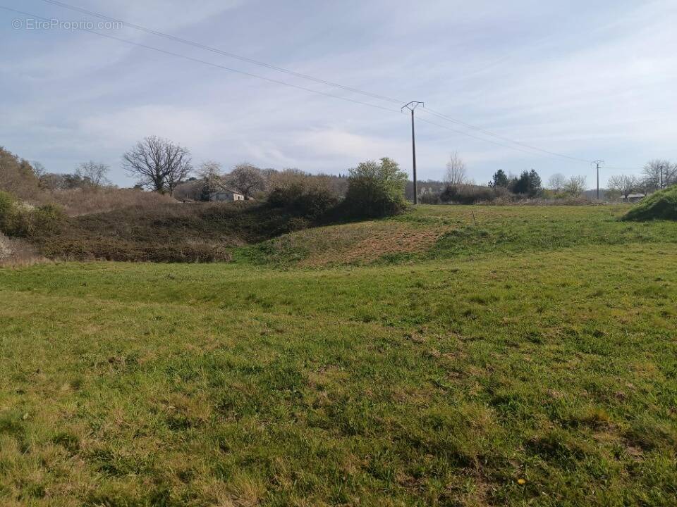 Terrain à CORNEVILLE-SUR-RISLE