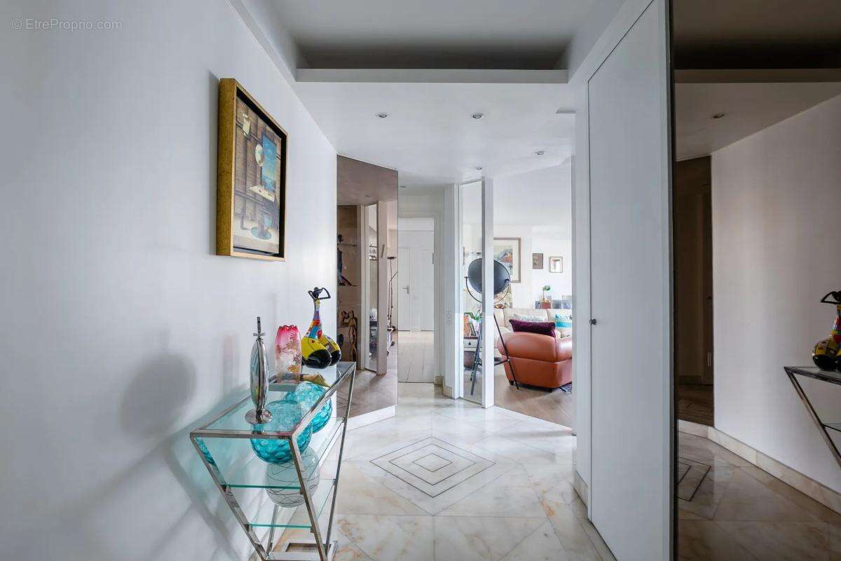 Appartement à COURBEVOIE