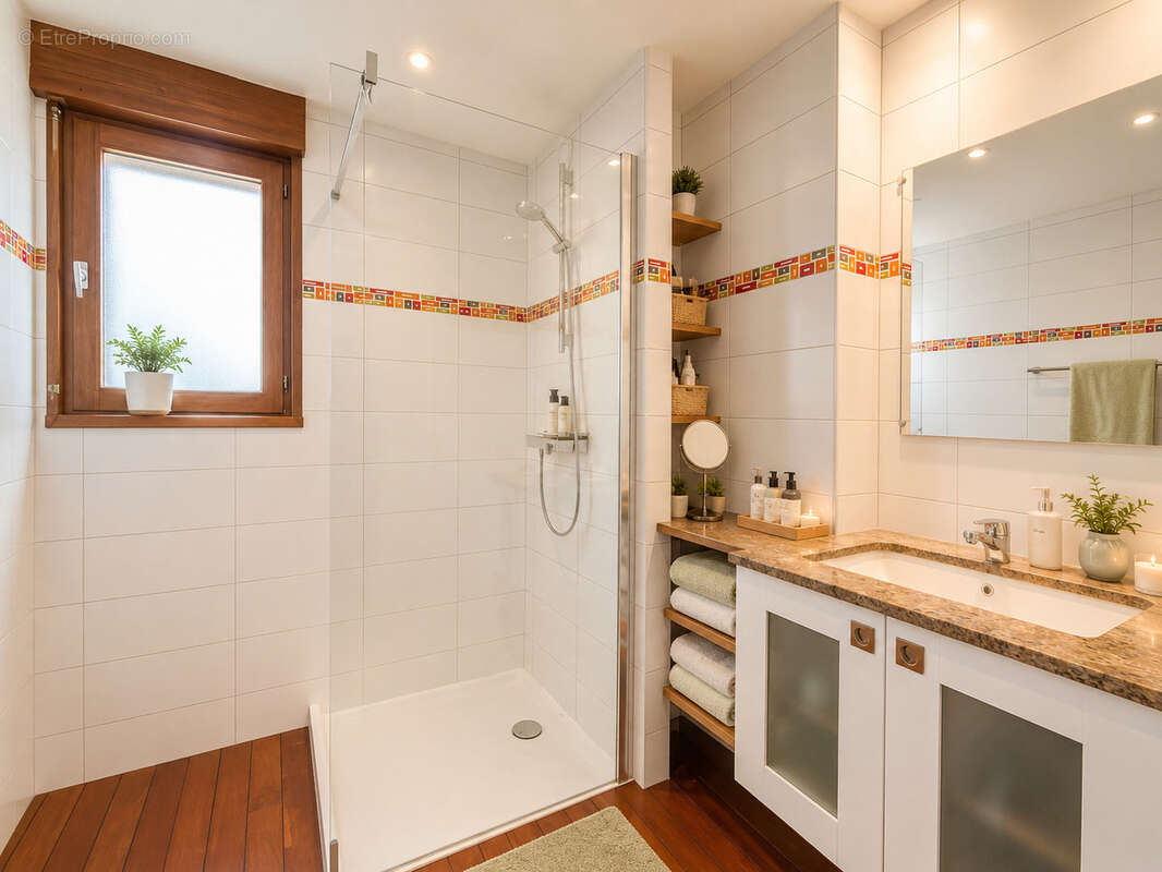 Appartement à BONNE