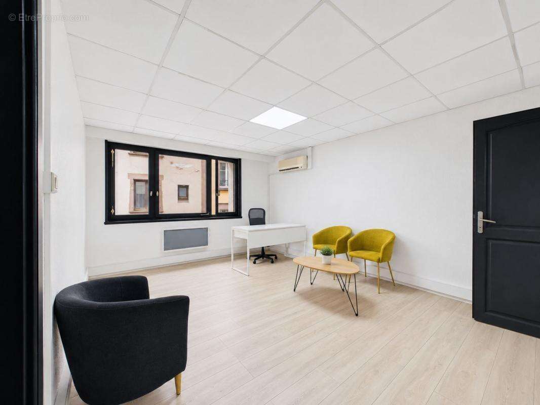 Appartement À Vendre Adresse rare, potentiel unique, quartier des Tanneurs - photo 3