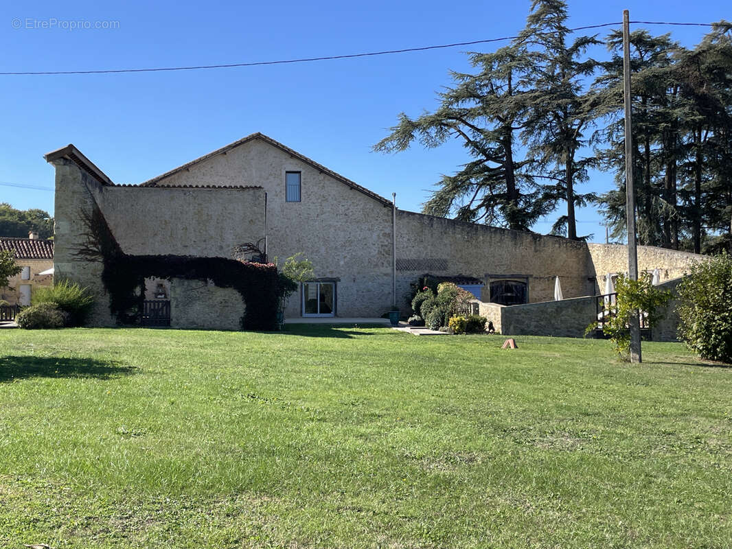 Maison à VIC-FEZENSAC