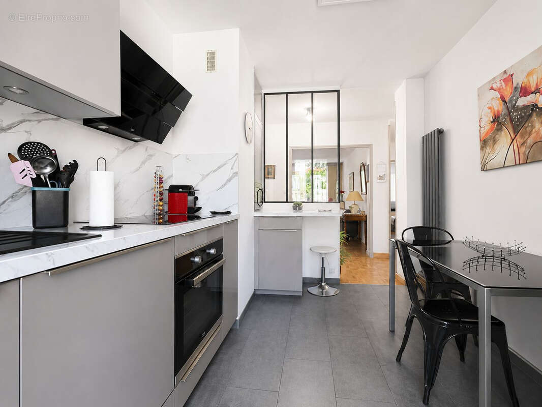 Appartement à MARSEILLE-5E