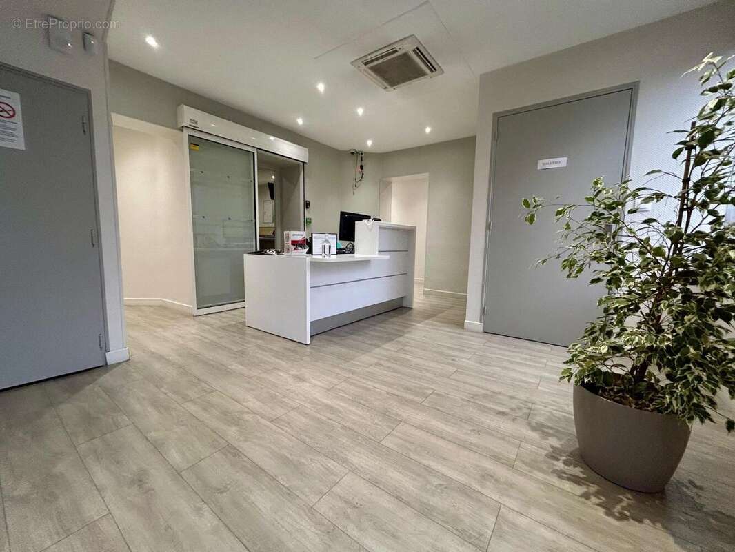 Photo 3 - Commerce à SAINT-AUBIN-LES-ELBEUF