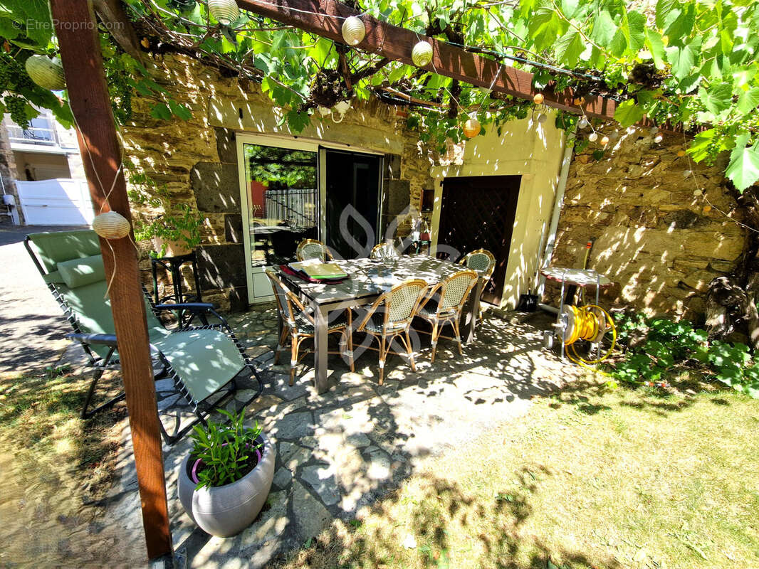 Maison à SAINT-BEAUZIRE