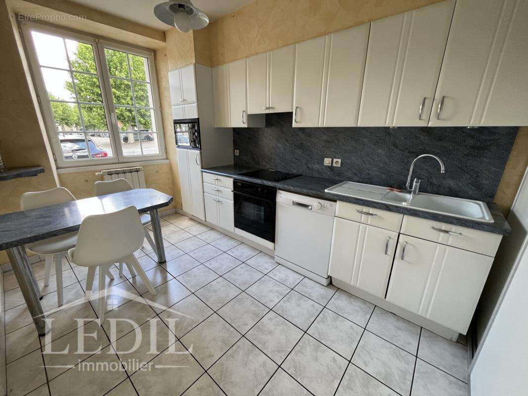 Maison de ville avec garage, cour, terrasses - photo 4