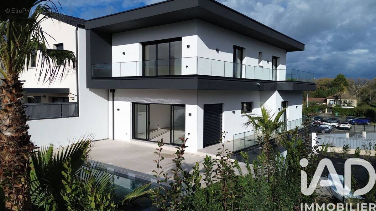 Photo 1 - Maison à MONTELIMAR