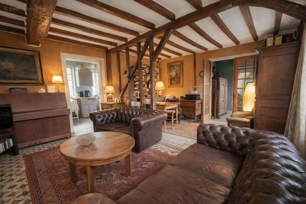 Maison à LE MONT-SAINT-ADRIEN