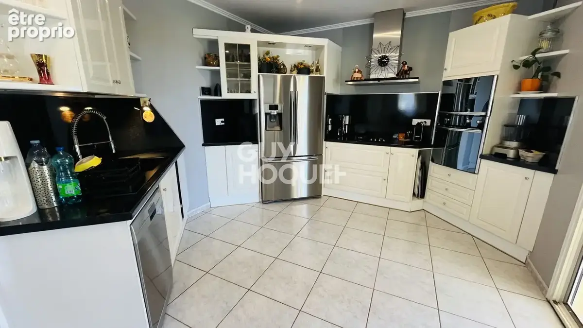 Maison familiale Juvignac de  245 m² sur 1024 m² de terrain - photo 6