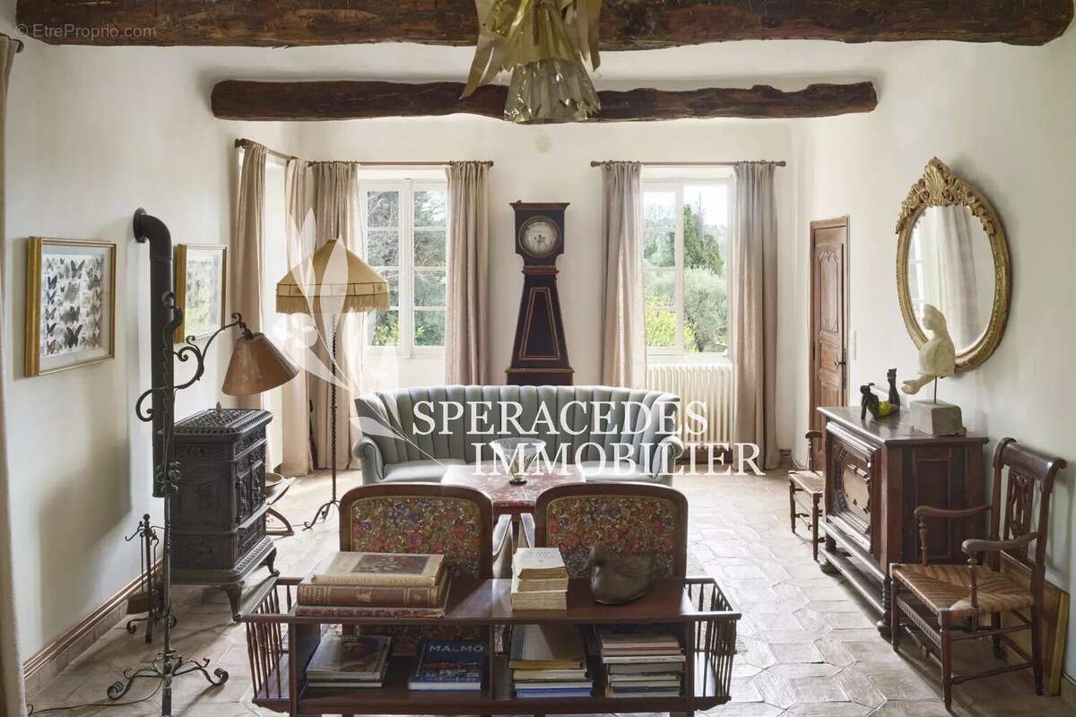 Maison à PEYMEINADE