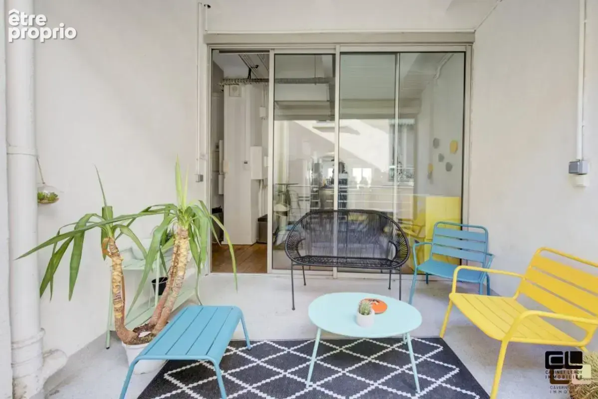 LOFT INDUSTRIEL 255 M² QUAI ARLOING  avec terrasse   et parking ( bureau ou habitation ) - photo 8