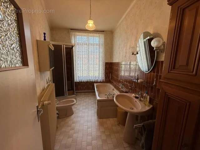 Longère en pierre blanche avec grande dépendance 150m² - photo 8