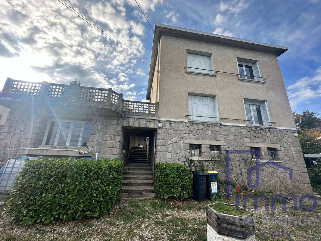 Maison à SAINT-GENEST-LERPT