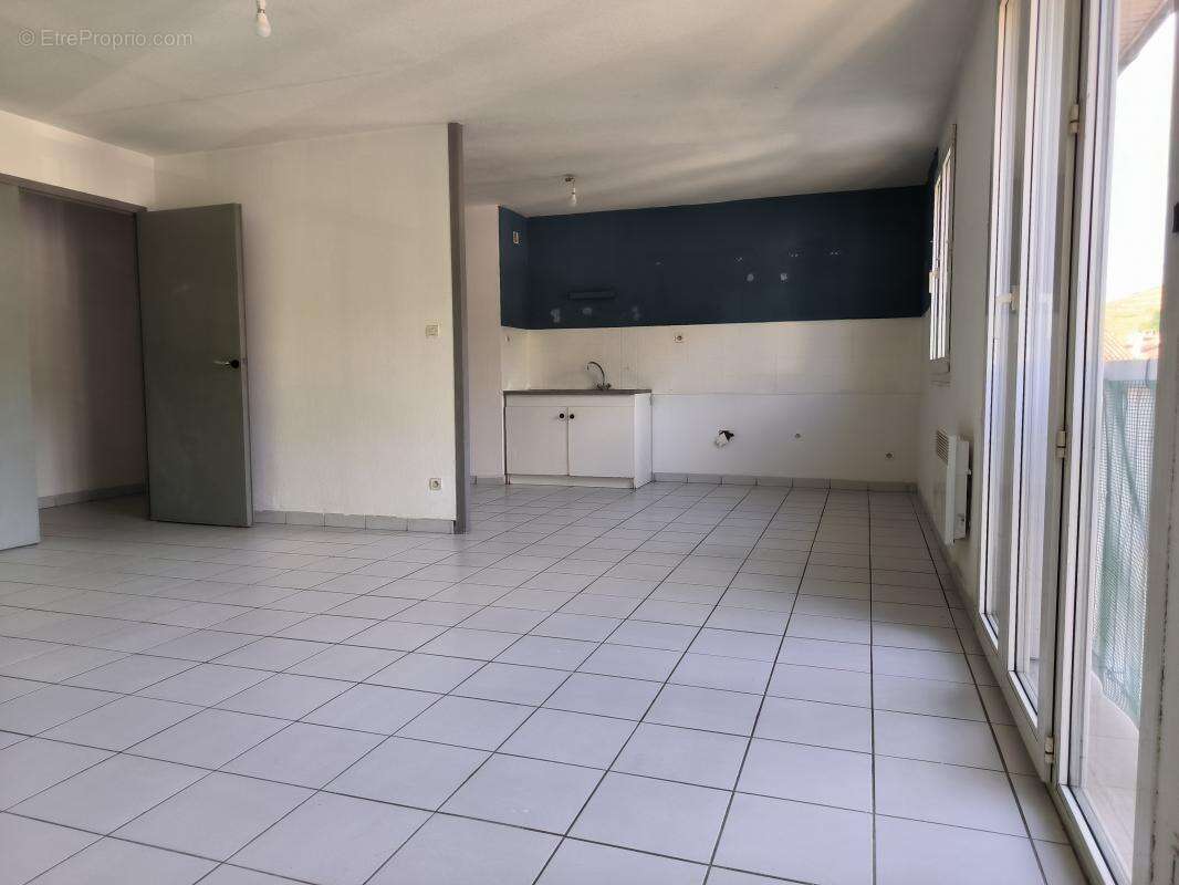 Appartement à SAINT-JEAN-DE-MUZOLS