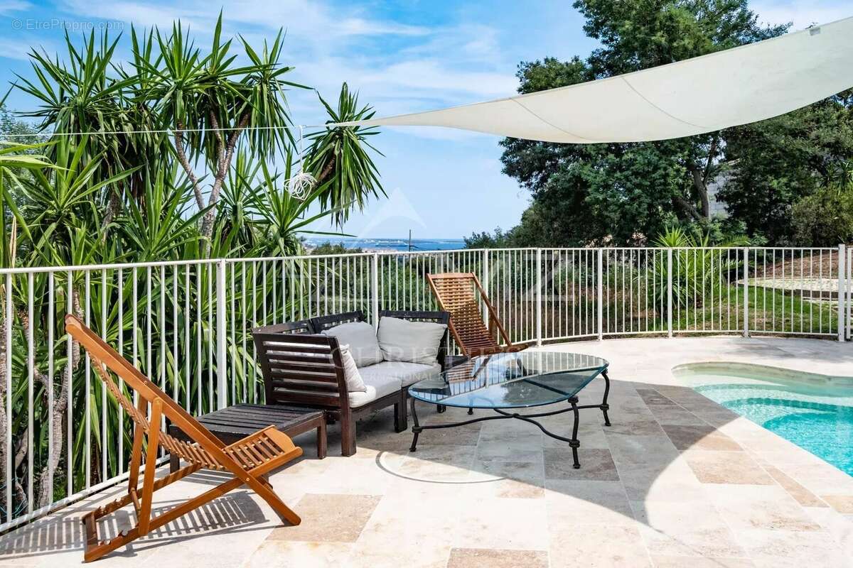 Maison à MANDELIEU-LA-NAPOULE