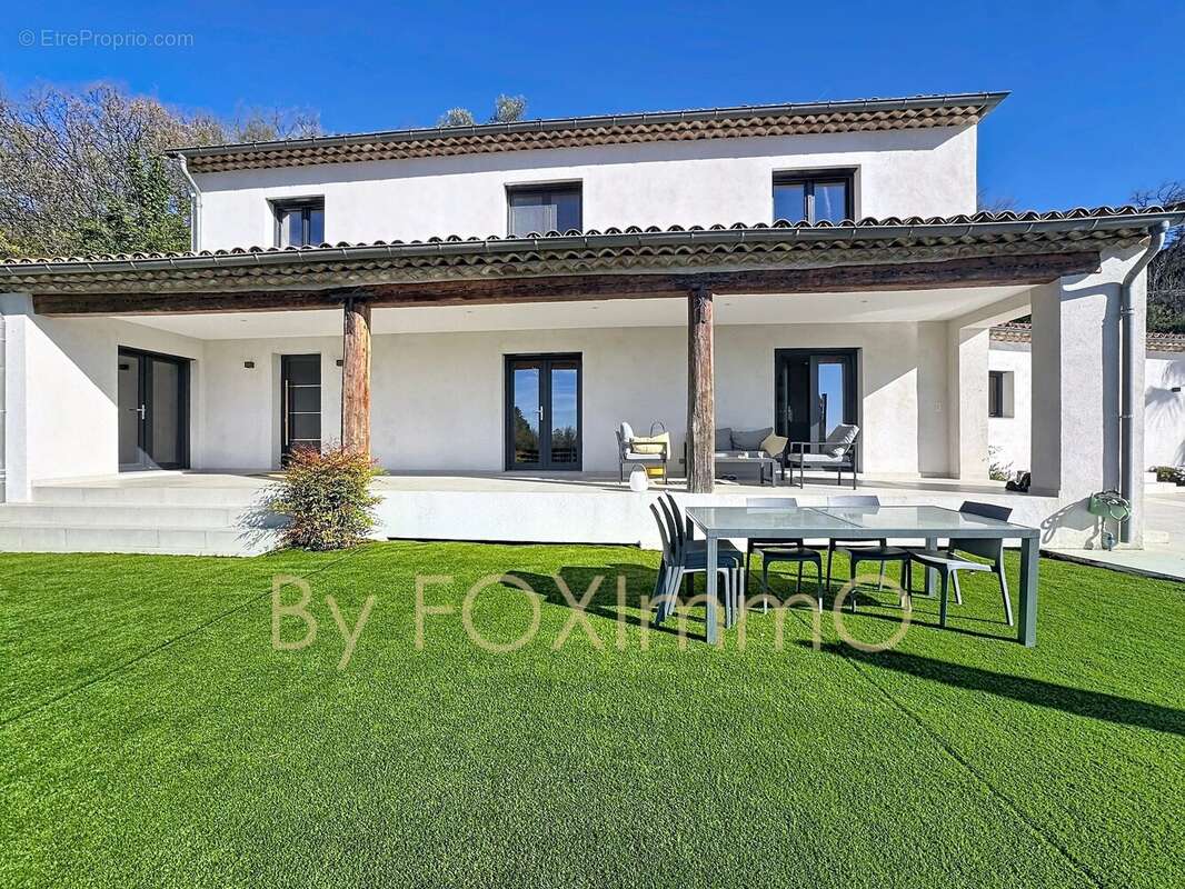 Limte  Vence, villa rénovée 300 m² – 5 suites – Piscine – Position dominante – Bien rare sur le secteur - photo 17