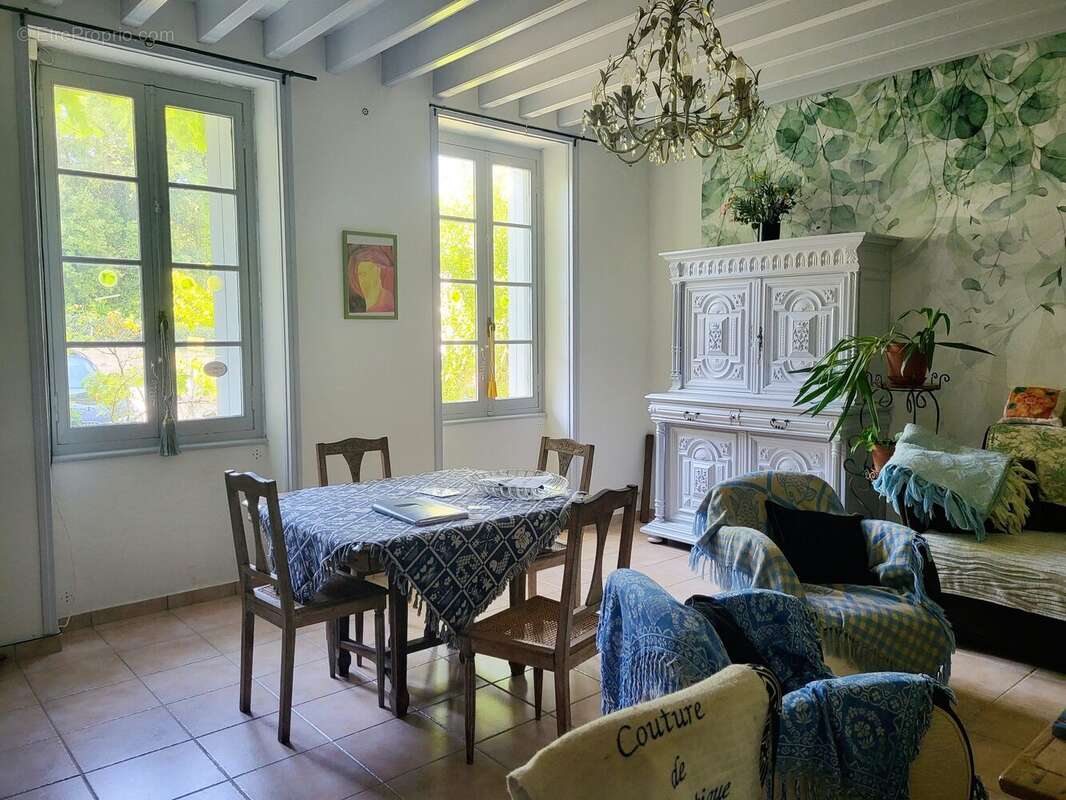 Maison à CHENAC-SAINT-SEURIN-D'UZET