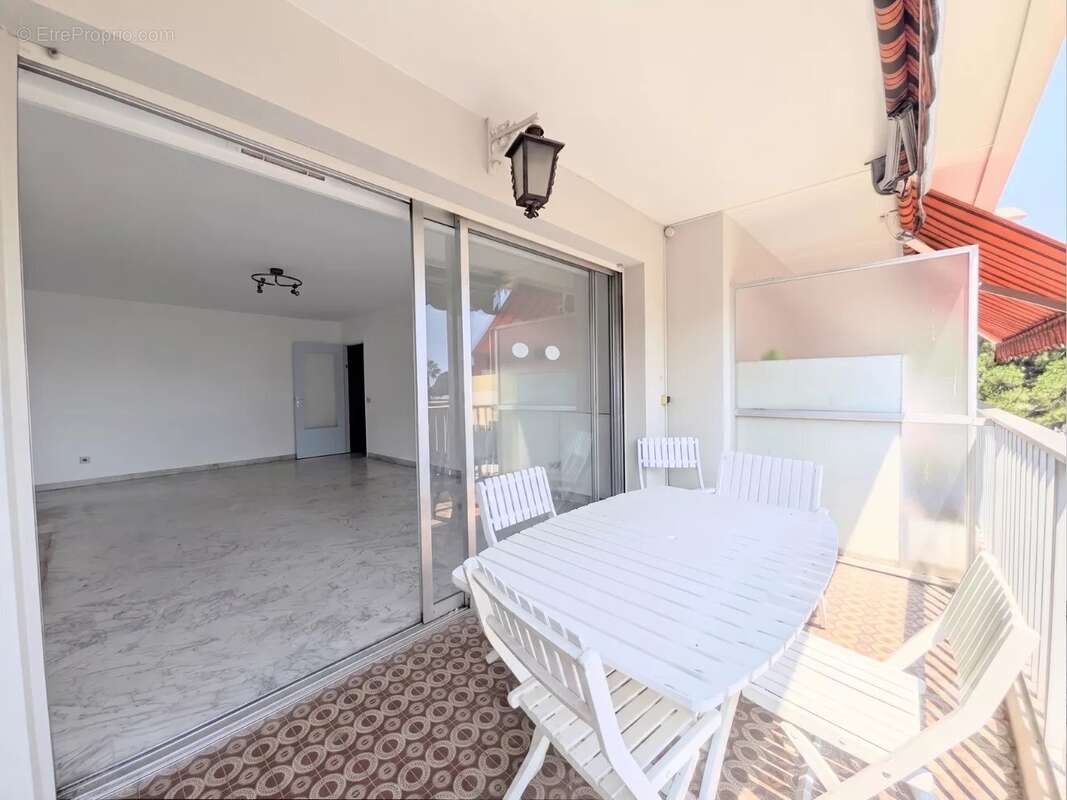 St-Laurent-du-Var / Le Port – Trois pièces d’exception – Appartement traversant et lumineux – Vue dégagée – Résidence avec pisci - photo 3