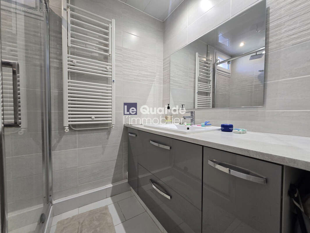 Appartement à SAINT-EGREVE