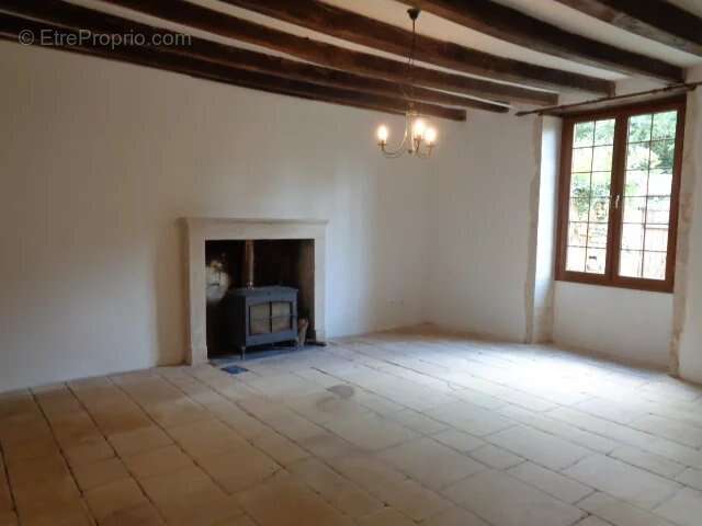 Grande maison de village de caractère avec 3 chambres et dépendances - photo 4