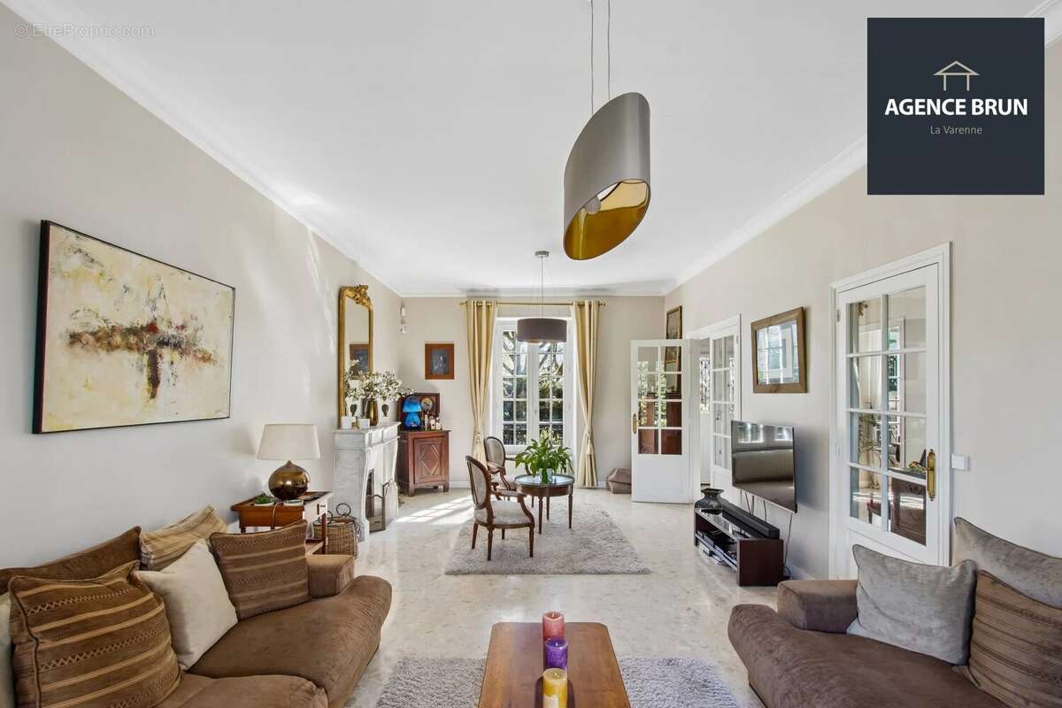 Maison à SAINT-MAUR-DES-FOSSES