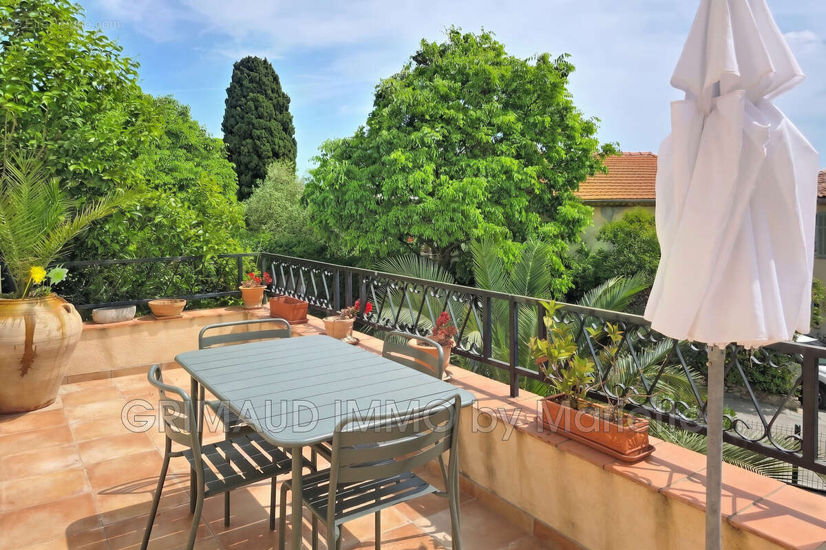 Appartement à GRIMAUD