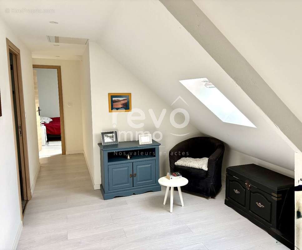 Maison à MONTREUIL-JUIGNE