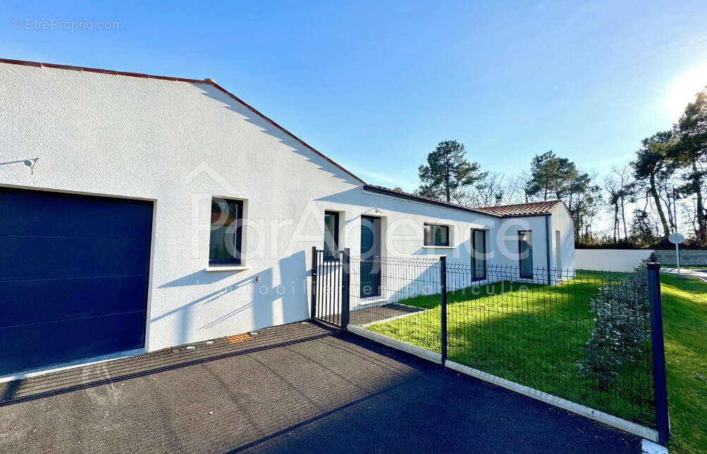 Maison à LES MATHES