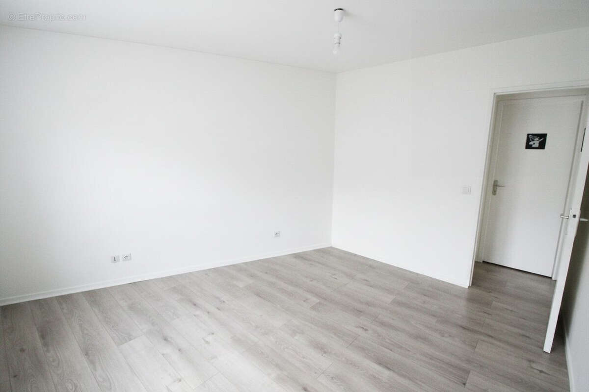 Appartement à LE MESNIL-SAINT-DENIS