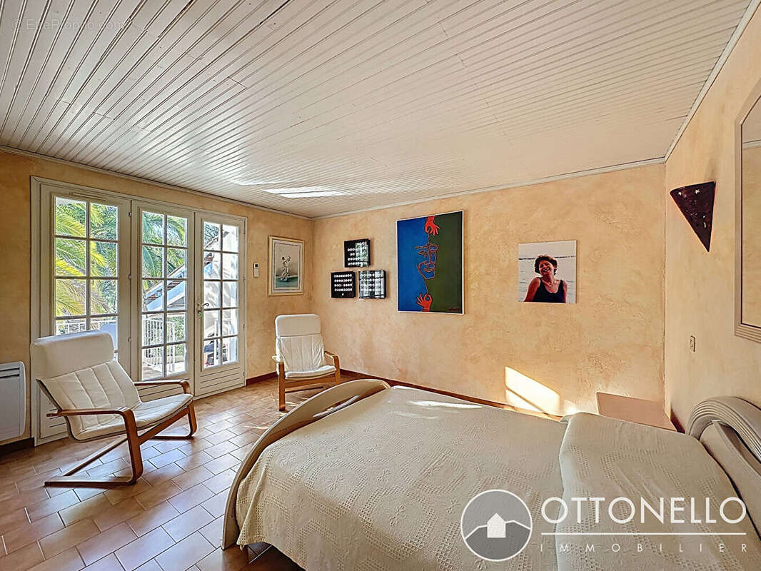 Maison à ROQUEBRUNE-SUR-ARGENS