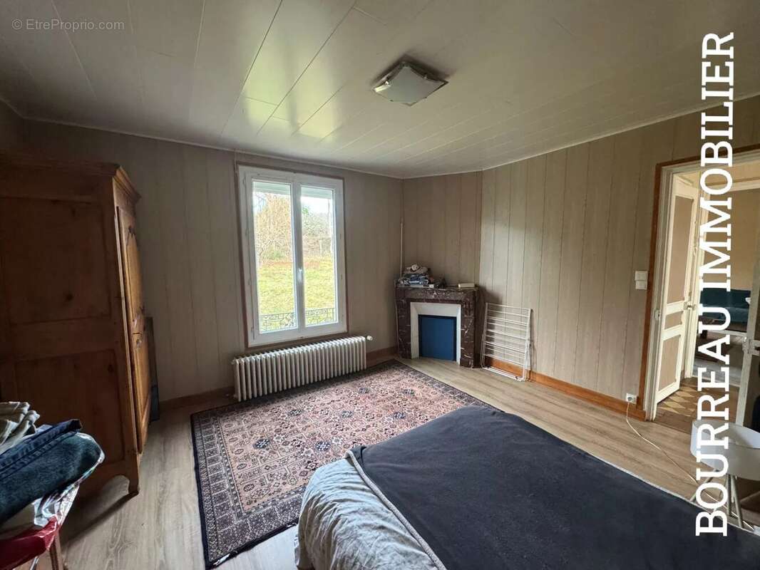 Appartement à LA CELLE-SAINT-CYR
