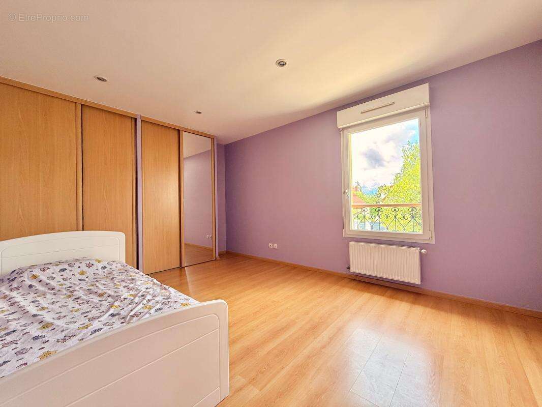 Maison familiale de 195 m² avec T2 indépendant – Calme et potentiel locatif - photo 18