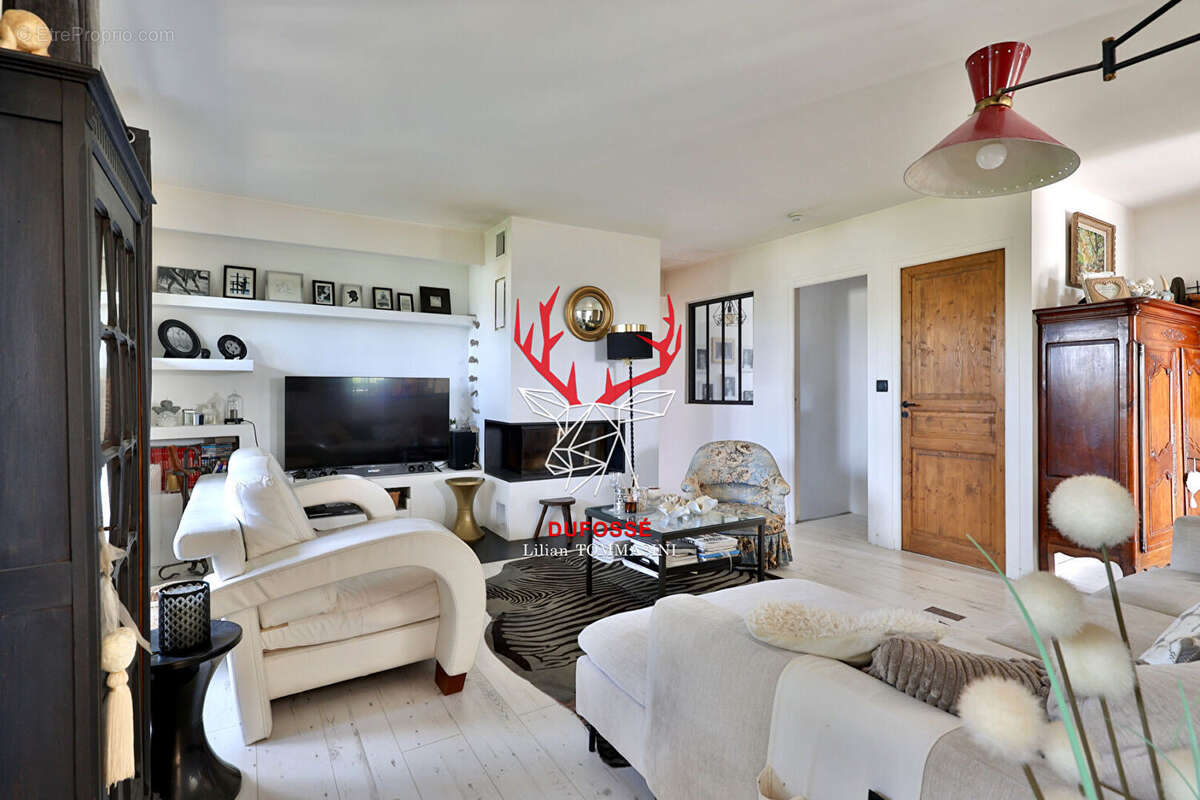 Maison à LA TOUR-DE-SALVAGNY